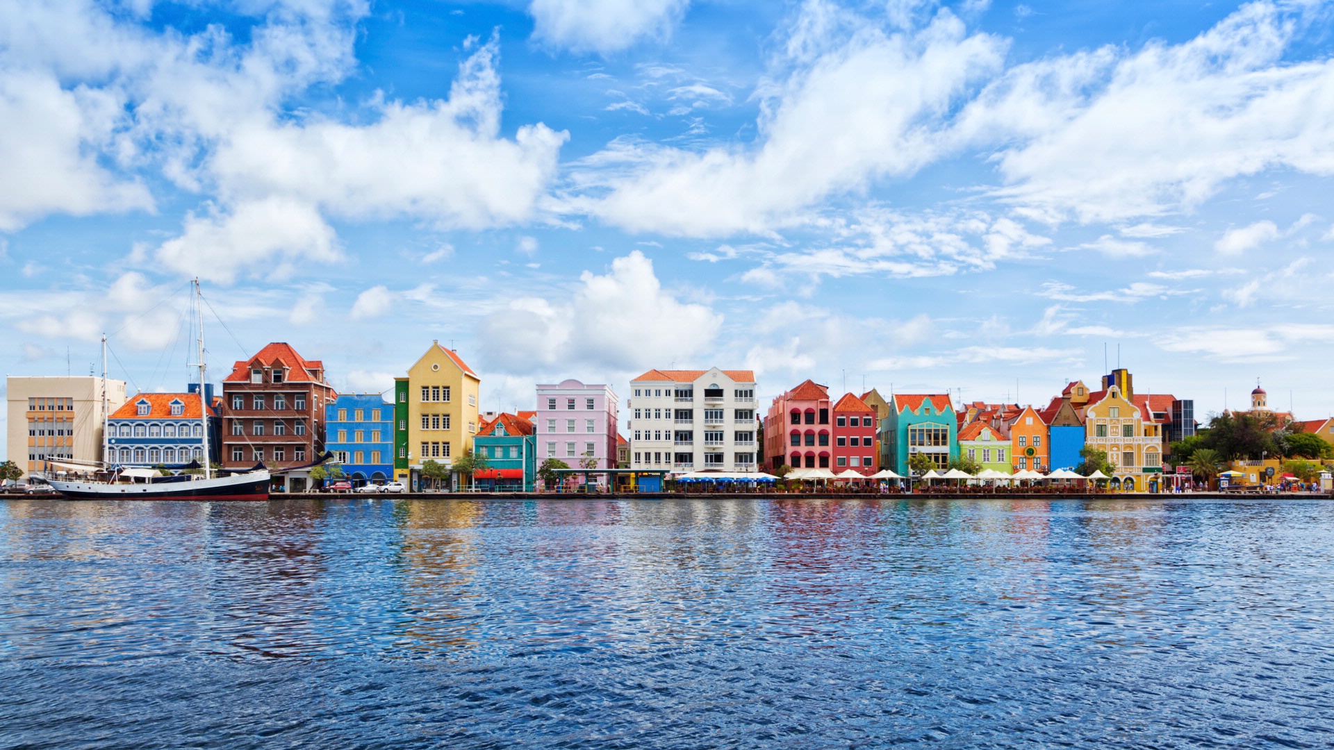 Row of colorful buildings in Willemstad